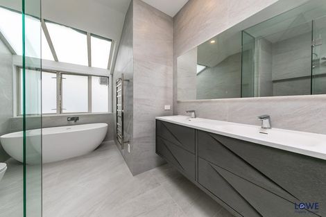 Photo of property in 1/2 Hauraki Road, Hauraki, Auckland, 0622