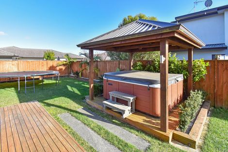 Photo of property in 8 Scotsmoor Drive, Wattle Downs, Auckland, 2103