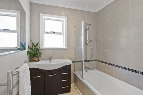 Photo of property in 34 Cliff View Drive, Green Bay, Auckland, 0604