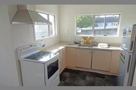 Photo of property in 2/1 Raeben Avenue, Hillcrest, Auckland, 0627