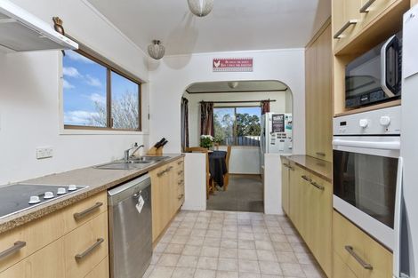 Photo of property in 81 Chivalry Road, Glenfield, Auckland, 0629