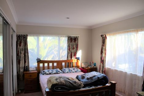 Photo of property in 15 Chieftain Rise, Goodwood Heights, Auckland, 2105