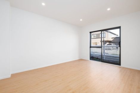 Photo of property in 37 Taipahitini Road, Rosehill, 2113
