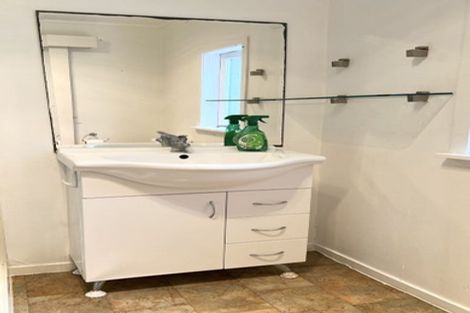 Photo of property in 145 Ocean View Road, Hillcrest, Auckland, 0627