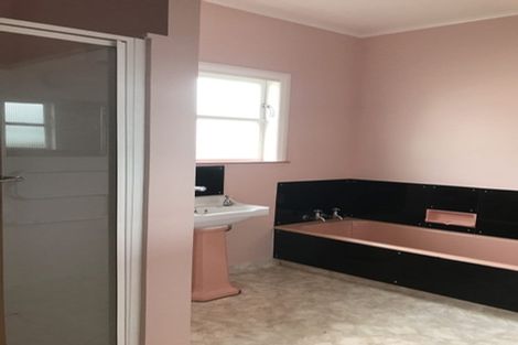 Photo of property in 16 Strathmore Avenue, Strathmore Park, Wellington, 6022