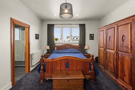 Photo of property in 1 Roslyn Road, Bluff Hill, Napier, 4110