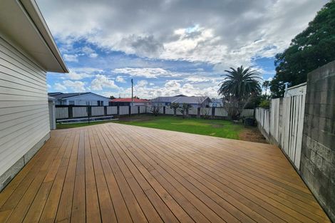 Photo of property in 11 Hamurana Place, Te Atatu Peninsula, Auckland, 0610