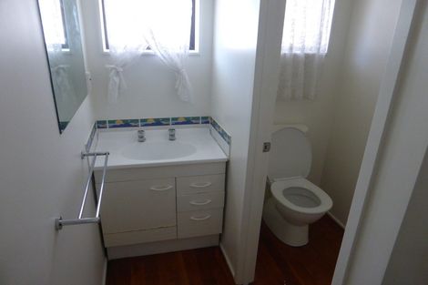 Photo of property in 33 John Dee Crescent, Red Beach, 0932