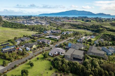 Photo of property in 21 Ferndale Drive, Waikanae, 5036