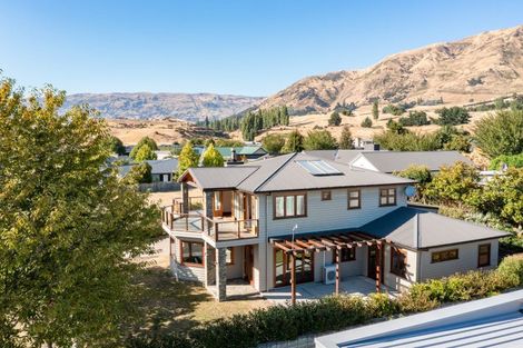 Photo of property in 32 Old Station Avenue, Wanaka, 9305