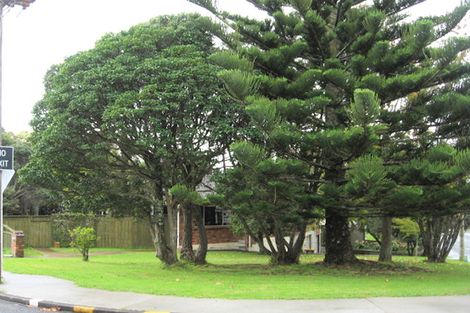 Photo of property in 37 Parkhill Road, Mellons Bay, Auckland, 2014
