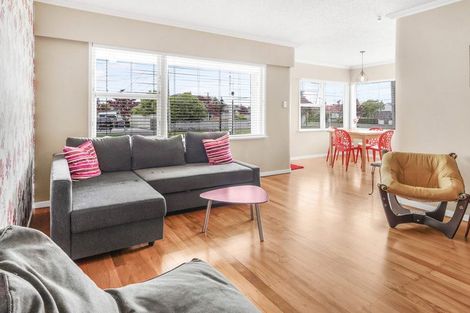 Photo of property in 1 Kingsley Street, St Andrews, Hamilton, 3200