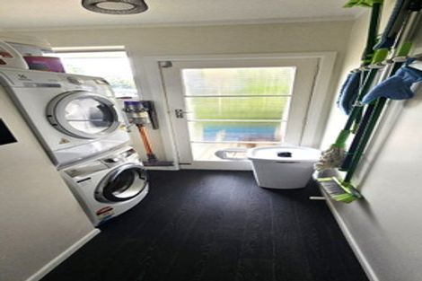 Photo of property in 60 Kingswood Road, Brookfield, Tauranga, 3110