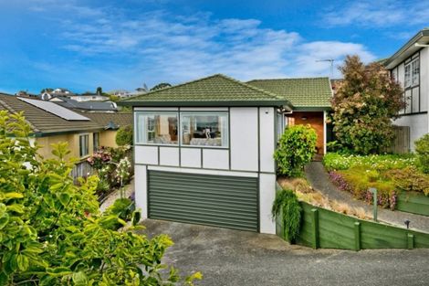 Photo of property in 17b Bernleigh Terrace, West Harbour, Auckland, 0618