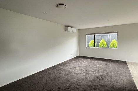 Photo of property in 8a Blythe Place, Glendene, Auckland, 0602