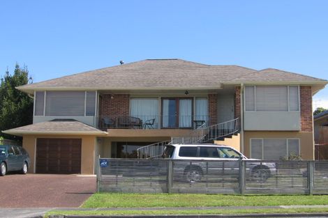 Photo of property in 28 Churchill Road, Murrays Bay, Auckland, 0630