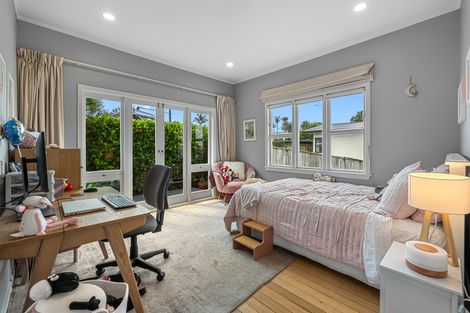 Photo of property in 79 Hobsonville Road, West Harbour, Auckland, 0618
