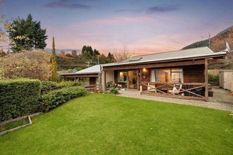 Photo of property in 4a Avalon Crescent, Fernhill, Queenstown, 9300