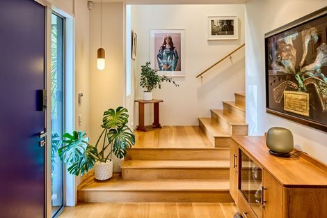 Photo of property in 4 Francis Bell Grove, Lowry Bay, Lower Hutt, 5013