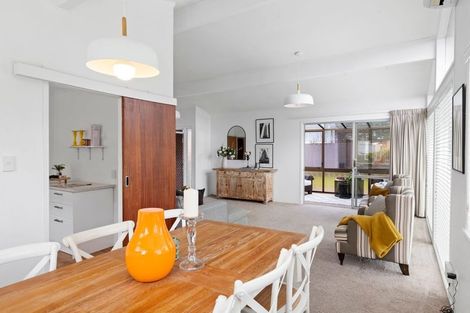 Photo of property in 26 Beechdale Crescent, Pakuranga Heights, Auckland, 2010