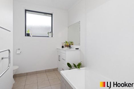 Photo of property in 16 Margarita Rise, Pukekohe, 2120