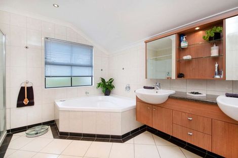 Photo of property in 137a Bucklands Beach Road, Bucklands Beach, Auckland, 2012