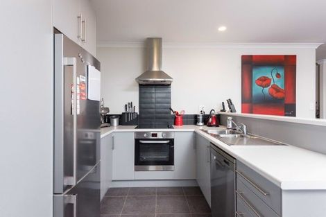 Photo of property in 10 Bathurst Crescent, Pyes Pa, Tauranga, 3112