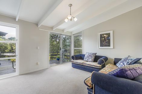 Photo of property in 22 Harrybrook Road, Green Bay, Auckland, 0604