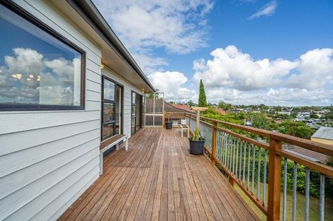 Photo of property in 1/14 Ridge Road, Waiake, Auckland, 0630