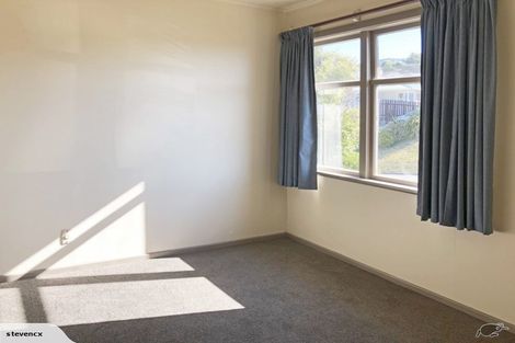 Photo of property in 5 Archbold Street, Newlands, Wellington, 6037