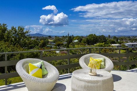 Photo of property in 70 Chivalry Road, Glenfield, Auckland, 0629