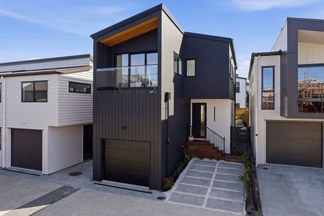 Photo of property in 102e Te Oneroa Way, Long Bay, Auckland, 0630