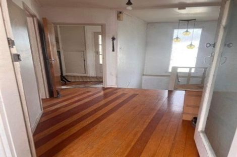Photo of property in 8 Thomas Avenue, Te Atatu Peninsula, Auckland, 0610