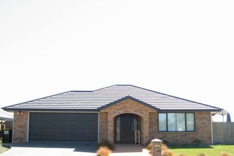 Photo of property in 81 Coolspring Way, Redwood, Christchurch, 8051