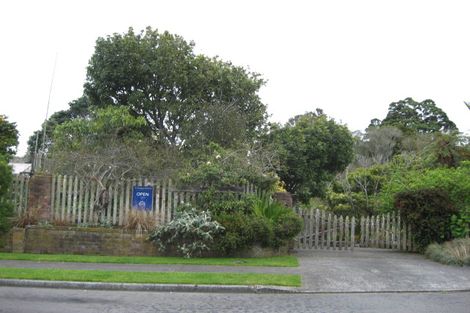 Photo of property in 15 Spencer Place, Merrilands, New Plymouth, 4312