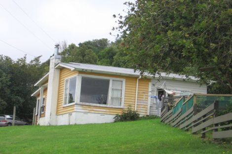 Photo of property in 16 Tainui Terrace, Tawa, Wellington, 5028