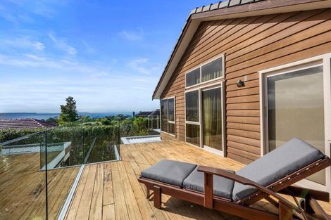 Photo of property in 2/114 Aberdeen Road, Campbells Bay, Auckland, 0620