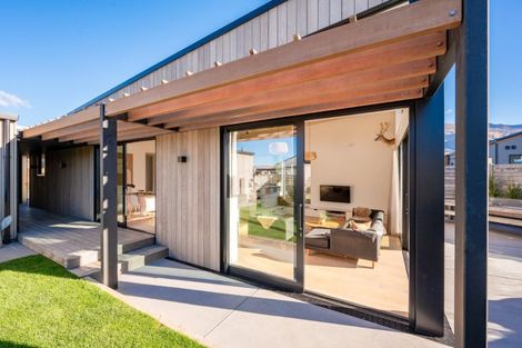 Photo of property in 17 Doug Ledgerwood Drive, Wanaka, 9305