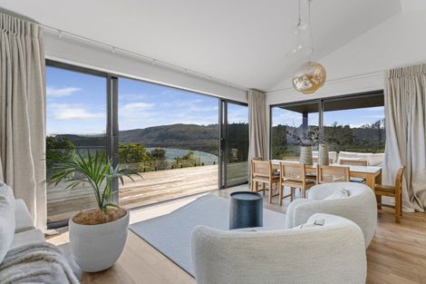 Photo of property in 33 Whakamoenga Point, Acacia Bay, Taupo, 3385