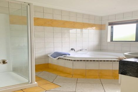 Photo of property in 21 Tumbridge Place, Somerville, Auckland, 2014