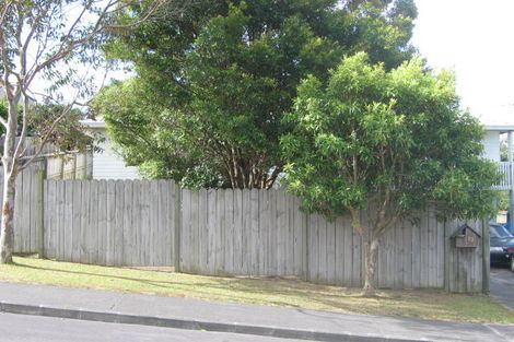 Photo of property in 93 Totaravale Drive, Totara Vale, Auckland, 0629