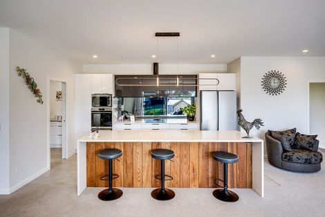 Photo of property in 91 Oak Road, Poraiti, Napier, 4112