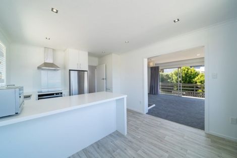 Photo of property in 22 Wynyard Crescent, Fernhill, Queenstown, 9300