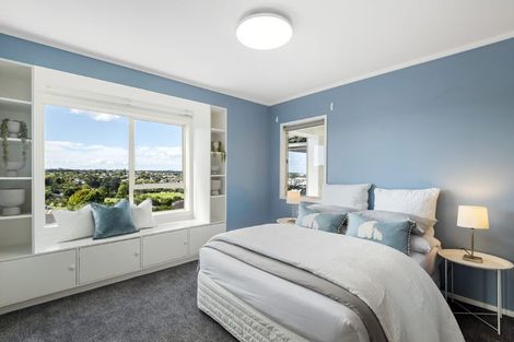 Photo of property in 14 Mcfetridge Place, Hillcrest, Auckland, 0627