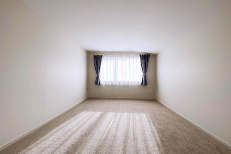 Photo of property in 38 Namsan Close, Fairview Heights, Auckland, 0632