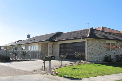 Photo of property in 52 Carisbrook Crescent, Papakura, 2110