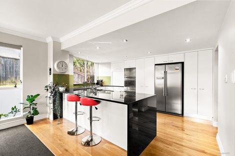 Photo of property in 8a Oteha Valley Road, Northcross, Auckland, 0632