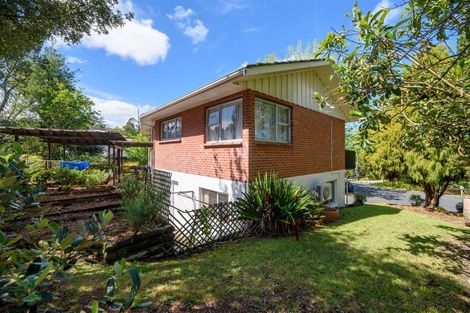 Photo of property in 27 Crompton Road, Massey, Auckland, 0614