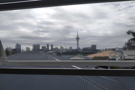 Photo of property in 5 Harbour Street, Moturoa, New Plymouth, 4310