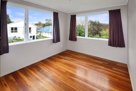 Photo of property in 16 Komata Grove, Waitangirua, Porirua, 5024